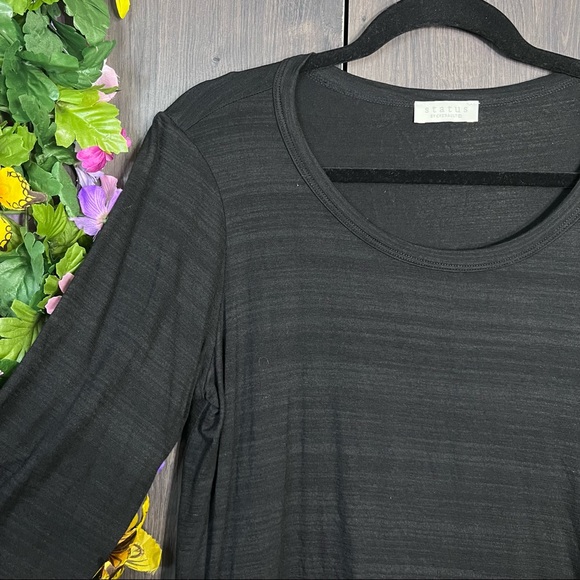 💙2/$40💙Status by Chenault Printed Tiered Blouse Size Medium - Picture 5 of 16